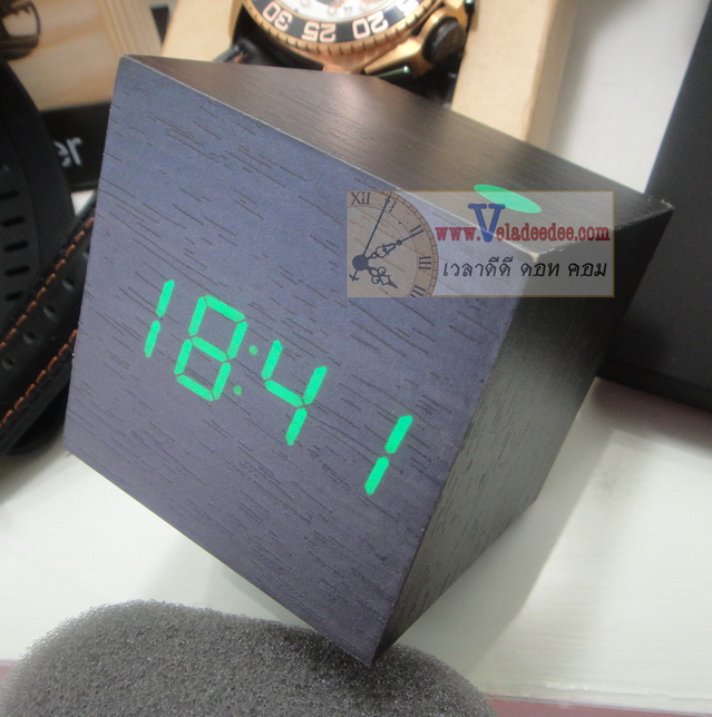 นาฬิกาดิจิตอล รูปท่อนไม้สีน้ำตาล ขนาดจิ๋ว   