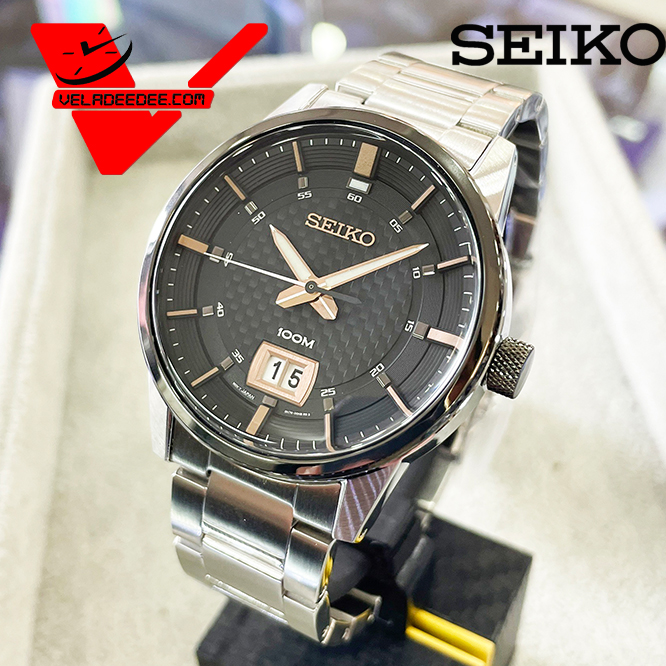 Seiko Quartz นาฬิกาข้อมือผู้ชาย สายสแตนเลส ช่องวันที่ใหญ่ กันน้ำ 100 m รุ่น SUR285P1 (หน้าปัดดำ)